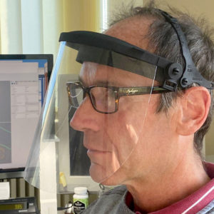 Visiera protettiva covid certificata stampata in 3d apribile comoda 3dvoxel